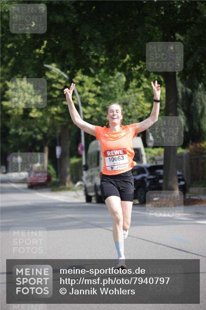 15.06.2025 - REWE Women's Run Jannik Wohlers http://msf.ph/oto/7940797 15.06.2025 08:45:36 Laufen 10663 meine-sportfotos.de