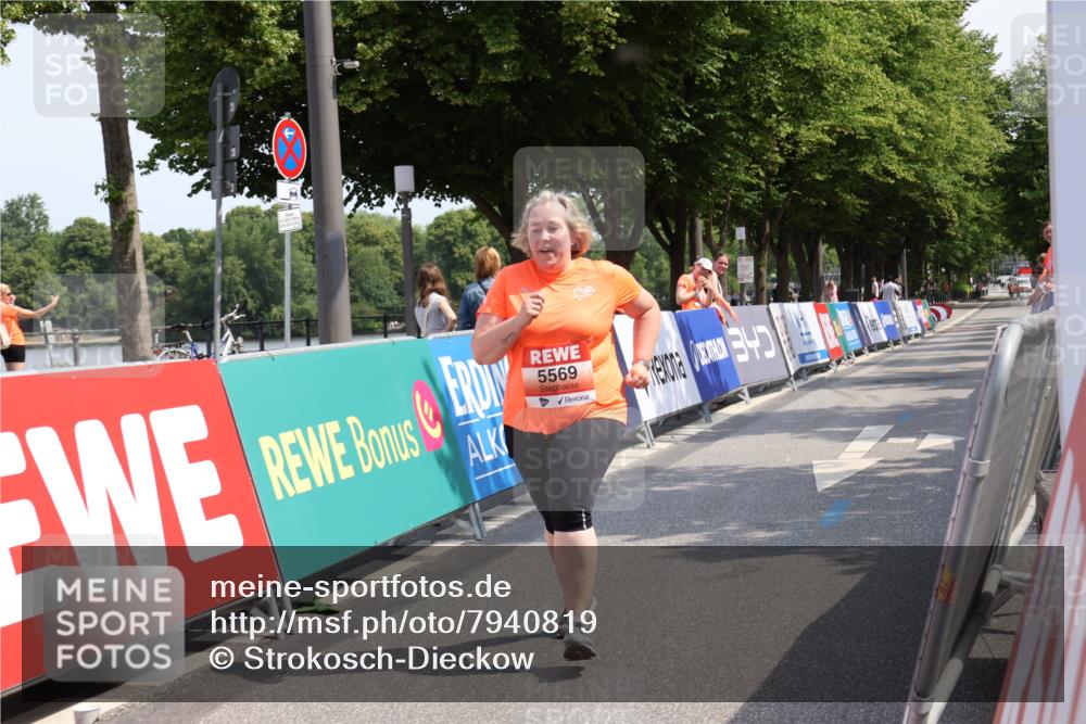 15.06.2025 - REWE Women's Run Strokosch-Dieckow http://msf.ph/oto/7940819 15.06.2025 11:20:35 Ziel 5569 meine-sportfotos.de
