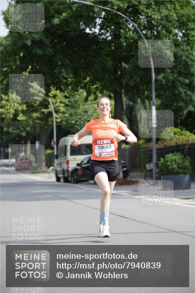 15.06.2025 - REWE Women's Run Jannik Wohlers http://msf.ph/oto/7940839 15.06.2025 08:45:37 Laufen 10663 meine-sportfotos.de