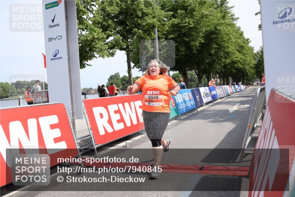 15.06.2025 - REWE Women's Run Strokosch-Dieckow http://msf.ph/oto/7940845 15.06.2025 11:20:36 Ziel 5569 meine-sportfotos.de