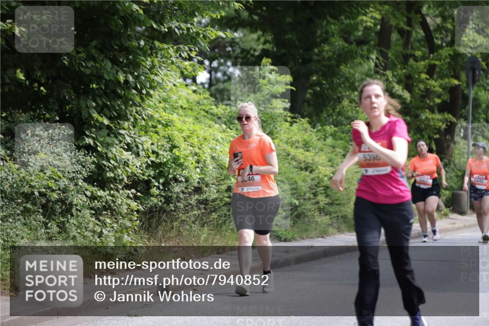15.06.2025 - REWE Women's Run Jannik Wohlers http://msf.ph/oto/7940852 15.06.2025 10:15:15 Laufen 46, 7, 5398, 5445, 5407 meine-sportfotos.de