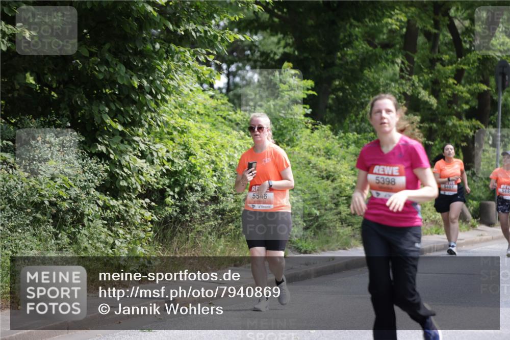 15.06.2025 - REWE Women's Run Jannik Wohlers http://msf.ph/oto/7940869 15.06.2025 10:15:16 Laufen 5546, 5398, 5407, 5445 meine-sportfotos.de