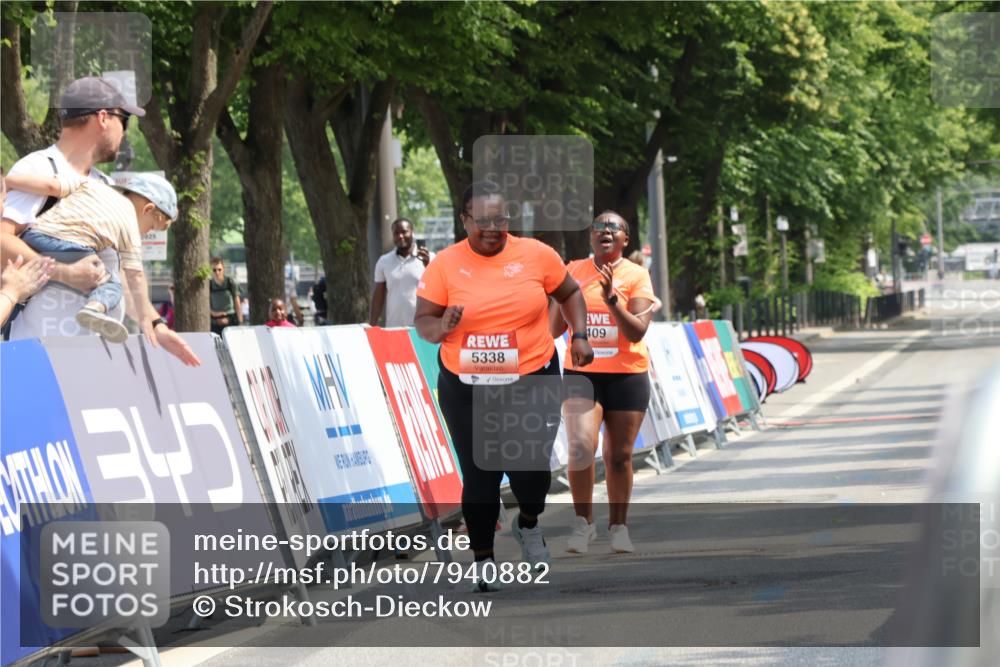 15.06.2025 - REWE Women's Run Strokosch-Dieckow http://msf.ph/oto/7940882 15.06.2025 11:22:02 Ziel  meine-sportfotos.de