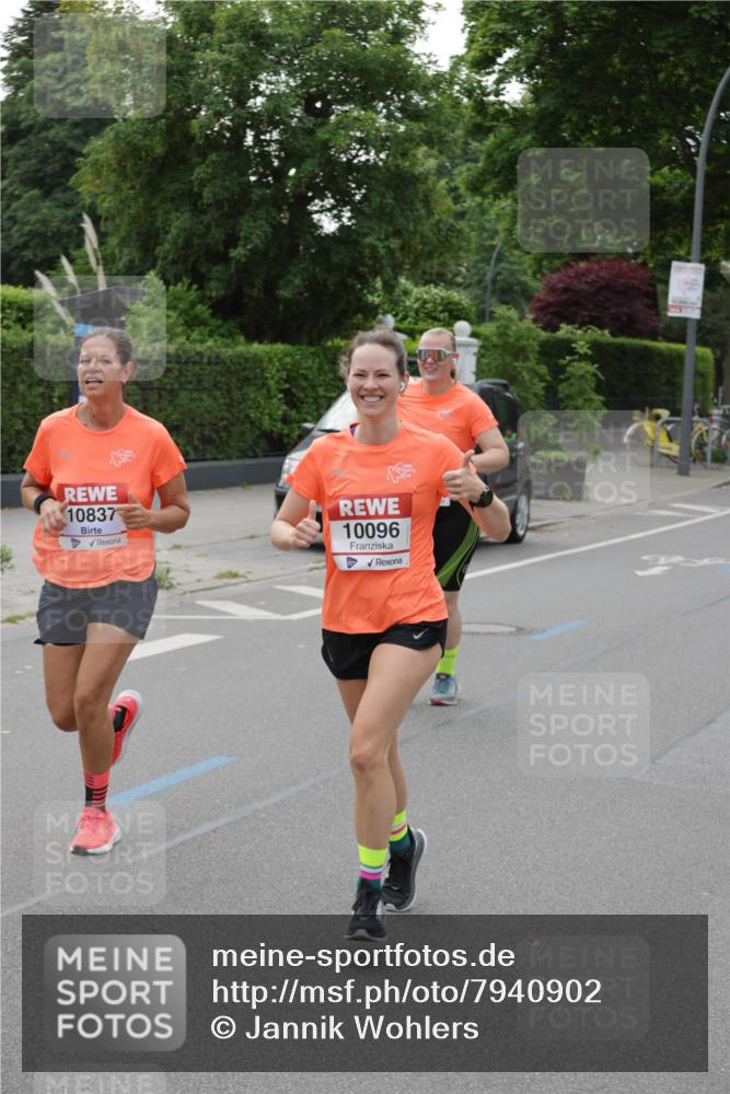 15.06.2025 - REWE Women's Run Jannik Wohlers http://msf.ph/oto/7940902 15.06.2025 08:28:06 Laufen 10837, 10096 meine-sportfotos.de