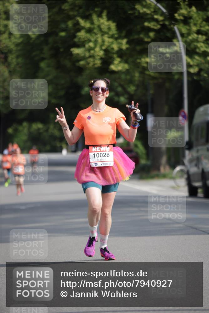 15.06.2025 - REWE Women's Run Jannik Wohlers http://msf.ph/oto/7940927 15.06.2025 08:45:45 Laufen 10028 meine-sportfotos.de