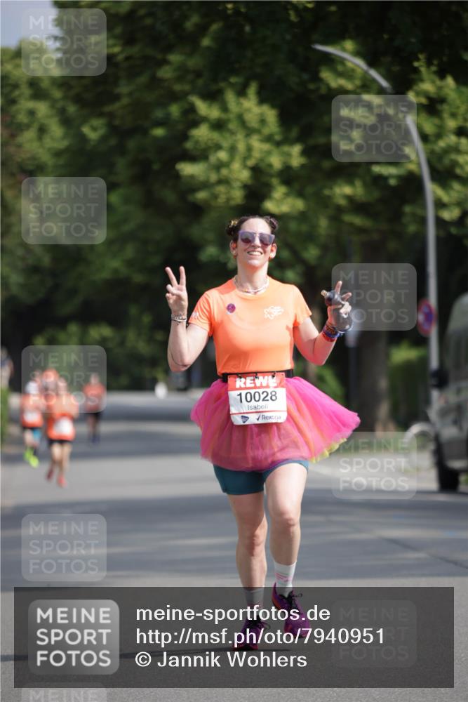 15.06.2025 - REWE Women's Run Jannik Wohlers http://msf.ph/oto/7940951 15.06.2025 08:45:46 Laufen 10028 meine-sportfotos.de