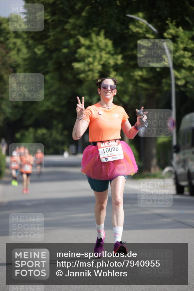 15.06.2025 - REWE Women's Run Jannik Wohlers http://msf.ph/oto/7940955 15.06.2025 08:45:46 Laufen 10028 meine-sportfotos.de