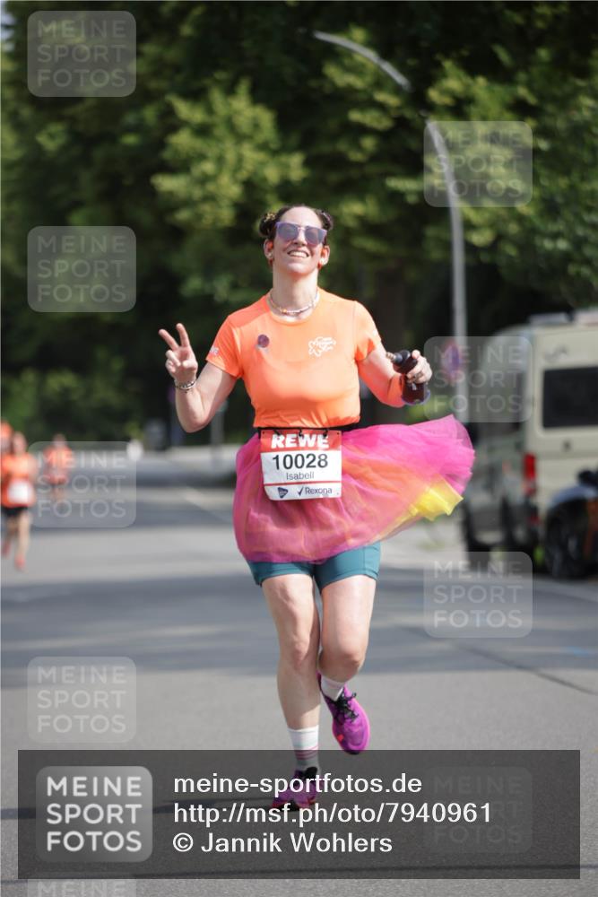 15.06.2025 - REWE Women's Run Jannik Wohlers http://msf.ph/oto/7940961 15.06.2025 08:45:46 Laufen 10028 meine-sportfotos.de