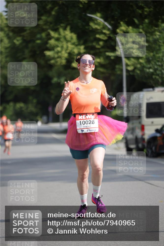 15.06.2025 - REWE Women's Run Jannik Wohlers http://msf.ph/oto/7940965 15.06.2025 08:45:46 Laufen 10028 meine-sportfotos.de
