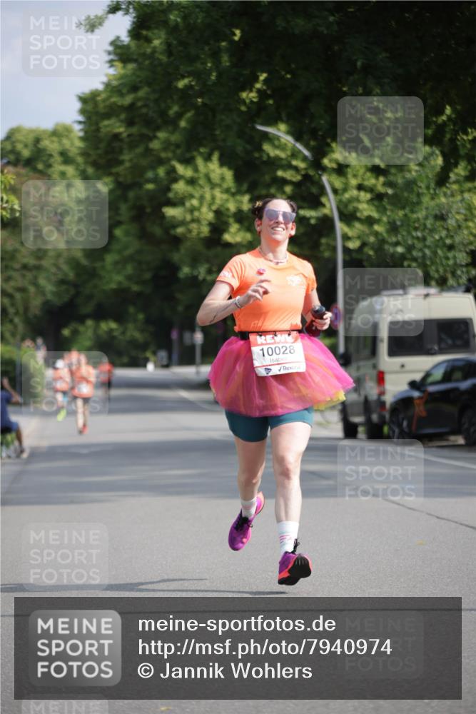 15.06.2025 - REWE Women's Run Jannik Wohlers http://msf.ph/oto/7940974 15.06.2025 08:45:46 Laufen 10028 meine-sportfotos.de