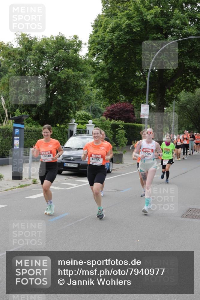 15.06.2025 - REWE Women's Run Jannik Wohlers http://msf.ph/oto/7940977 15.06.2025 08:28:11 Laufen 10002, 10540, 10207, 1043 meine-sportfotos.de