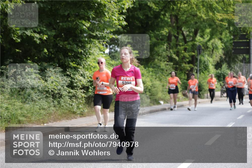 15.06.2025 - REWE Women's Run Jannik Wohlers http://msf.ph/oto/7940978 15.06.2025 10:15:17 Laufen 5546, 5398 meine-sportfotos.de