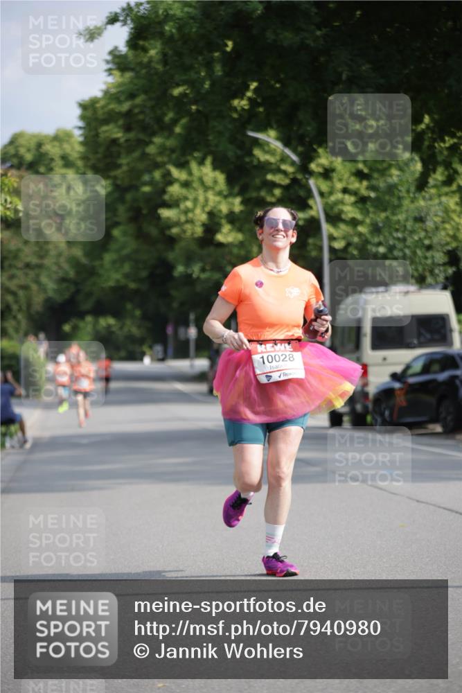 15.06.2025 - REWE Women's Run Jannik Wohlers http://msf.ph/oto/7940980 15.06.2025 08:45:47 Laufen 10028 meine-sportfotos.de