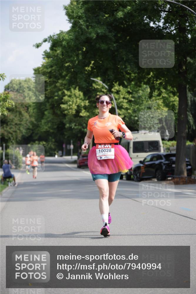 15.06.2025 - REWE Women's Run Jannik Wohlers http://msf.ph/oto/7940994 15.06.2025 08:45:47 Laufen 10028 meine-sportfotos.de