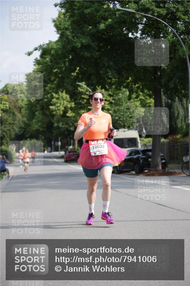15.06.2025 - REWE Women's Run Jannik Wohlers http://msf.ph/oto/7941006 15.06.2025 08:45:47 Laufen 10028 meine-sportfotos.de
