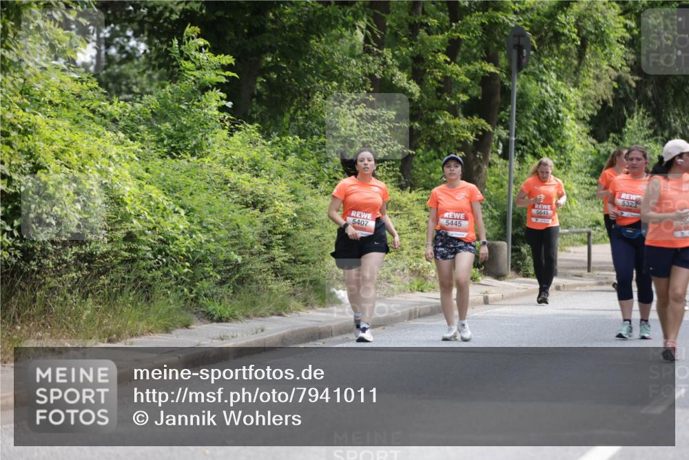 15.06.2025 - REWE Women's Run Jannik Wohlers http://msf.ph/oto/7941011 15.06.2025 10:15:18 Laufen 5323, 5645, 5445, 5407 meine-sportfotos.de