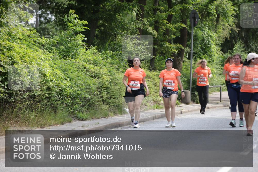 15.06.2025 - REWE Women's Run Jannik Wohlers http://msf.ph/oto/7941015 15.06.2025 10:15:18 Laufen 5323, 5645, 5445, 5407 meine-sportfotos.de