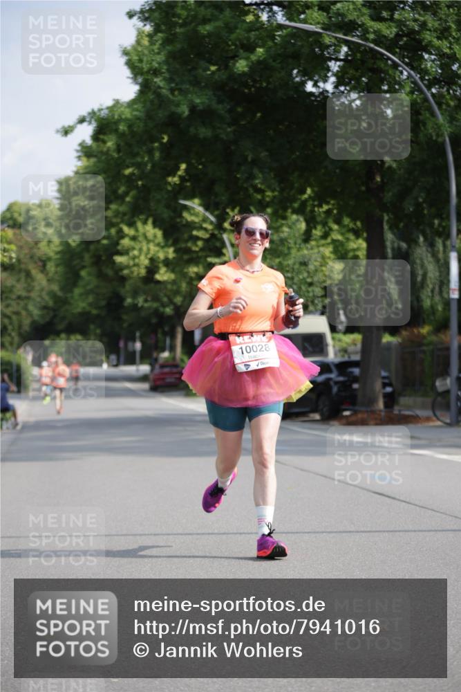 15.06.2025 - REWE Women's Run Jannik Wohlers http://msf.ph/oto/7941016 15.06.2025 08:45:47 Laufen 10028 meine-sportfotos.de