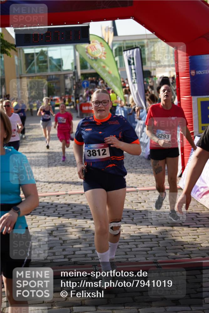 13.06.2025 - Holstenköstenlauf Felixshl http://msf.ph/oto/7941019 13.06.2025 18:07:12 Laufen 2250, 2586, 2621, 2696, 3236, 3293, 3577, 3812 meine-sportfotos.de