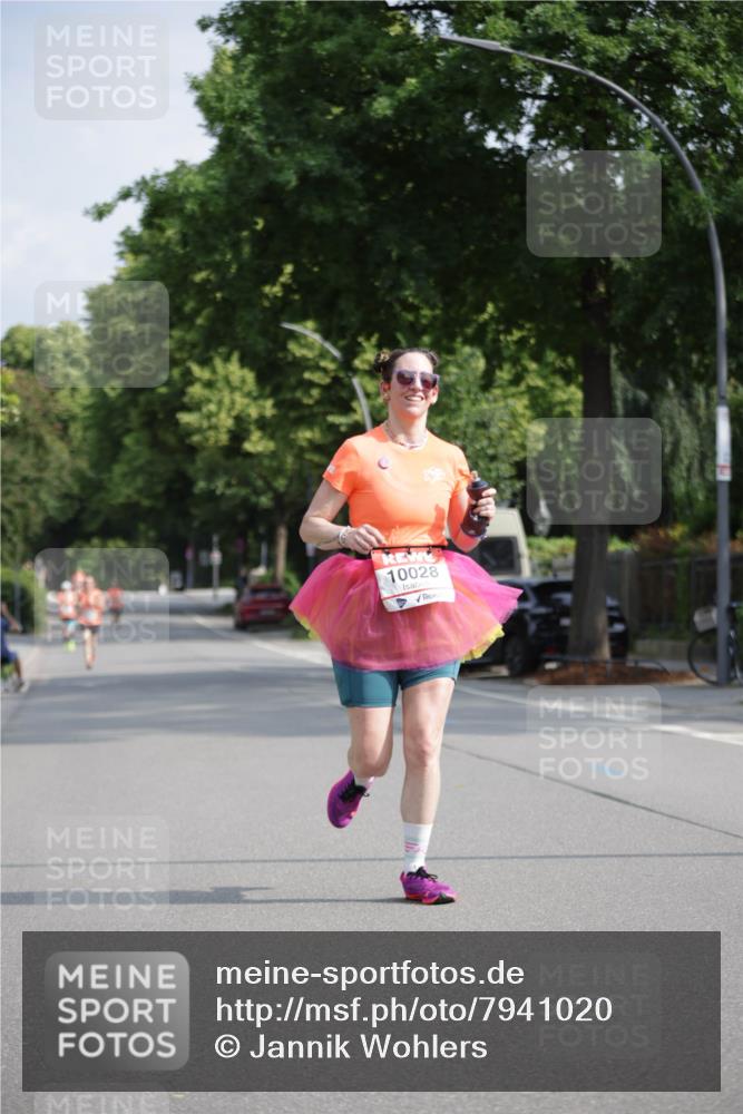 15.06.2025 - REWE Women's Run Jannik Wohlers http://msf.ph/oto/7941020 15.06.2025 08:45:47 Laufen 10028 meine-sportfotos.de
