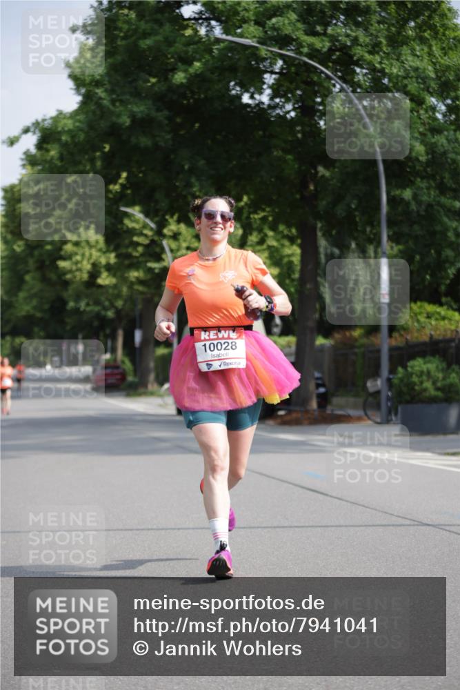 15.06.2025 - REWE Women's Run Jannik Wohlers http://msf.ph/oto/7941041 15.06.2025 08:45:48 Laufen 10028 meine-sportfotos.de