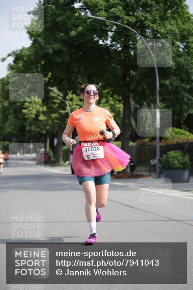 15.06.2025 - REWE Women's Run Jannik Wohlers http://msf.ph/oto/7941043 15.06.2025 08:45:48 Laufen 10028 meine-sportfotos.de