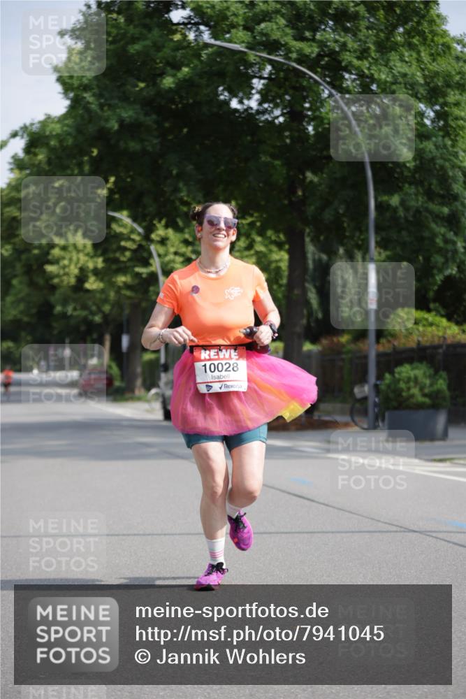 15.06.2025 - REWE Women's Run Jannik Wohlers http://msf.ph/oto/7941045 15.06.2025 08:45:48 Laufen 10028 meine-sportfotos.de