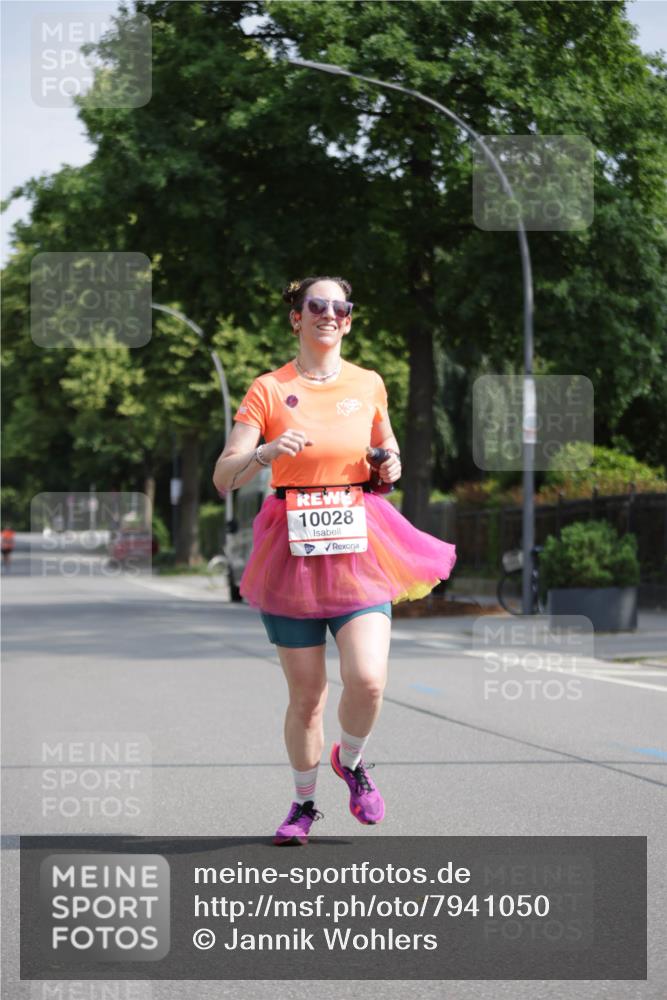 15.06.2025 - REWE Women's Run Jannik Wohlers http://msf.ph/oto/7941050 15.06.2025 08:45:48 Laufen 10028 meine-sportfotos.de