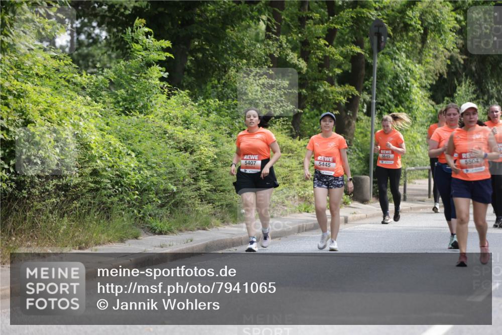 15.06.2025 - REWE Women's Run Jannik Wohlers http://msf.ph/oto/7941065 15.06.2025 10:15:19 Laufen 5645, 5445, 5407, 5504 meine-sportfotos.de