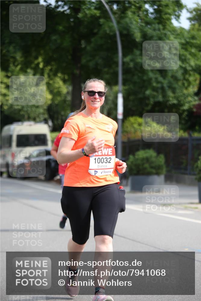 15.06.2025 - REWE Women's Run Jannik Wohlers http://msf.ph/oto/7941068 15.06.2025 09:58:40 Laufen 10032 meine-sportfotos.de