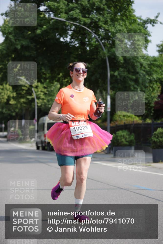 15.06.2025 - REWE Women's Run Jannik Wohlers http://msf.ph/oto/7941070 15.06.2025 08:45:48 Laufen 10028 meine-sportfotos.de