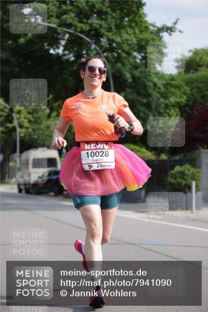 15.06.2025 - REWE Women's Run Jannik Wohlers http://msf.ph/oto/7941090 15.06.2025 08:45:48 Laufen 10028 meine-sportfotos.de
