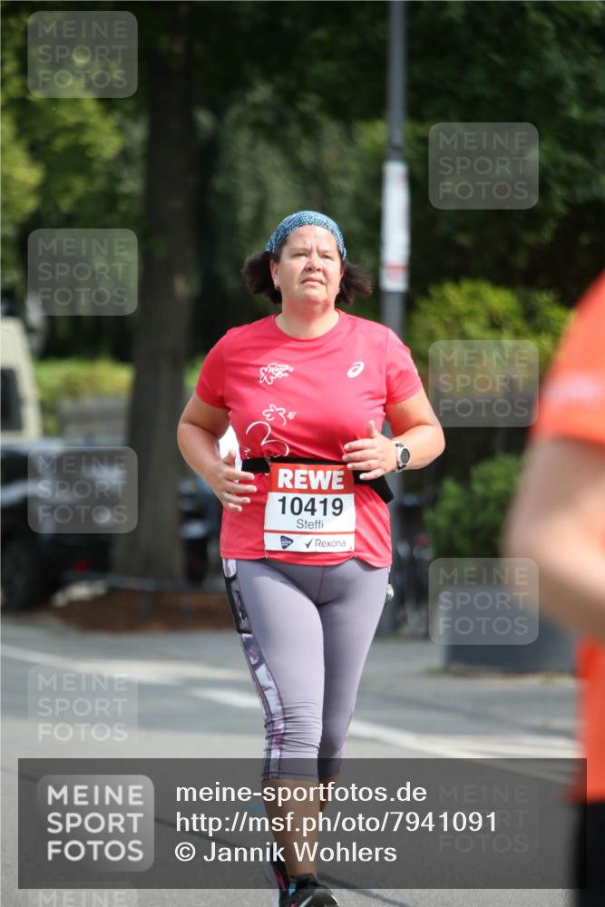 15.06.2025 - REWE Women's Run Jannik Wohlers http://msf.ph/oto/7941091 15.06.2025 09:58:41 Laufen 10419 meine-sportfotos.de