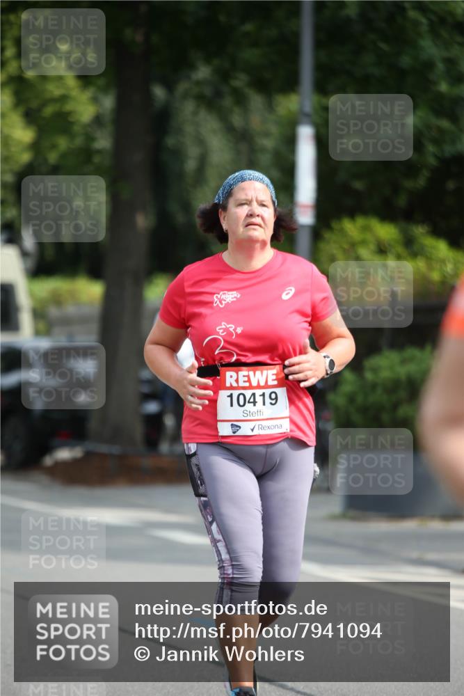 15.06.2025 - REWE Women's Run Jannik Wohlers http://msf.ph/oto/7941094 15.06.2025 09:58:41 Laufen 10419 meine-sportfotos.de