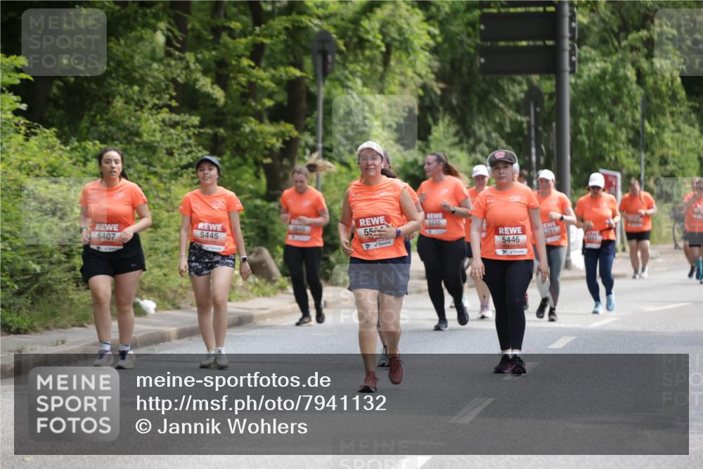 15.06.2025 - REWE Women's Run Jannik Wohlers http://msf.ph/oto/7941132 15.06.2025 10:15:20 Laufen 5235, 5407, 5445, 55, 5446, 201 meine-sportfotos.de