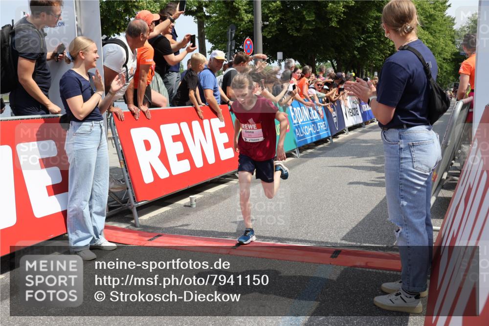 15.06.2025 - REWE Women's Run Strokosch-Dieckow http://msf.ph/oto/7941150 15.06.2025 11:33:42 Ziel 203, 209, 222, 315 meine-sportfotos.de