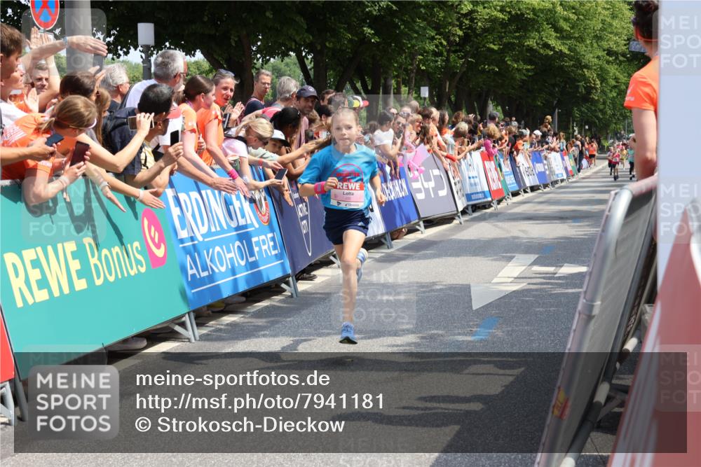15.06.2025 - REWE Women's Run Strokosch-Dieckow http://msf.ph/oto/7941181 15.06.2025 11:33:47 Ziel 222, 315 meine-sportfotos.de