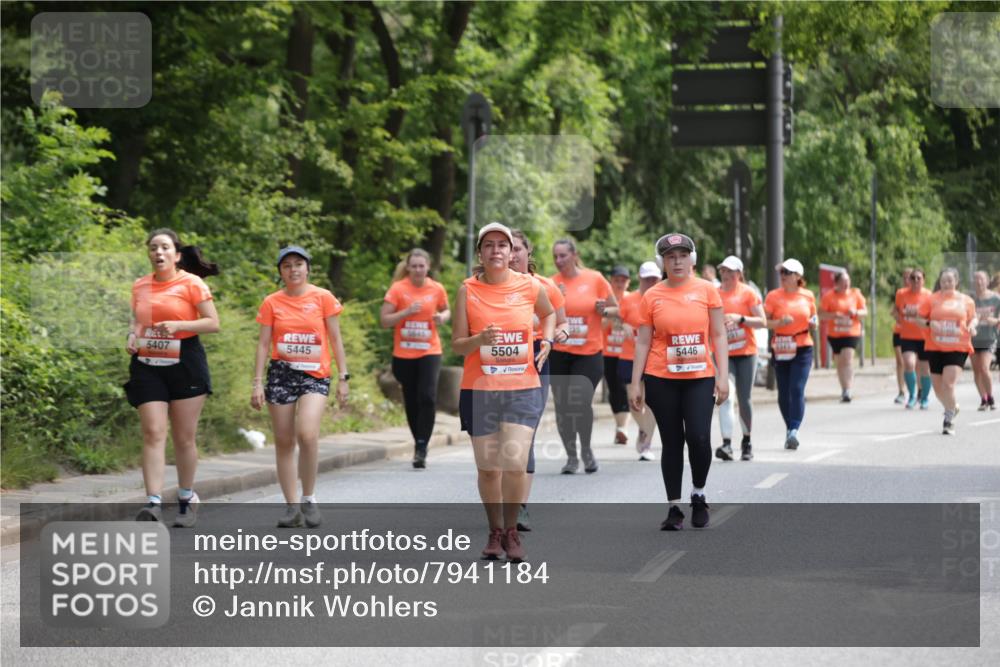 15.06.2025 - REWE Women's Run Jannik Wohlers http://msf.ph/oto/7941184 15.06.2025 10:15:21 Laufen 5407, 5445, 5504, 35, 5446 meine-sportfotos.de