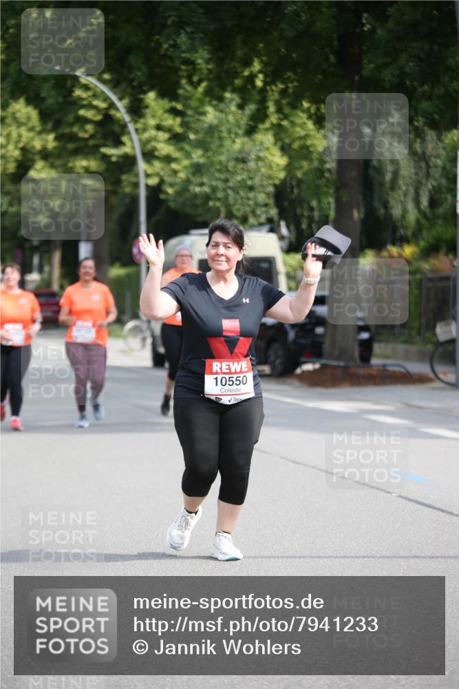 15.06.2025 - REWE Women's Run Jannik Wohlers http://msf.ph/oto/7941233 15.06.2025 09:58:51 Laufen 10550 meine-sportfotos.de