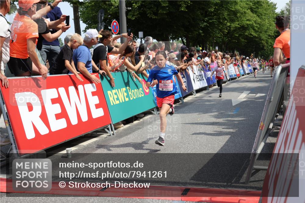 15.06.2025 - REWE Women's Run Strokosch-Dieckow http://msf.ph/oto/7941261 15.06.2025 11:33:59 Ziel 158, 187, 204, 244, 249, 292 meine-sportfotos.de