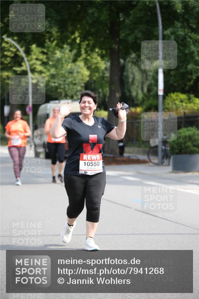 15.06.2025 - REWE Women's Run Jannik Wohlers http://msf.ph/oto/7941268 15.06.2025 09:58:52 Laufen 10550 meine-sportfotos.de