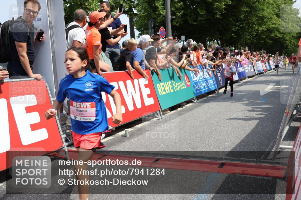15.06.2025 - REWE Women's Run Strokosch-Dieckow http://msf.ph/oto/7941284 15.06.2025 11:33:59 Ziel 158, 187, 204, 244, 249, 292 meine-sportfotos.de