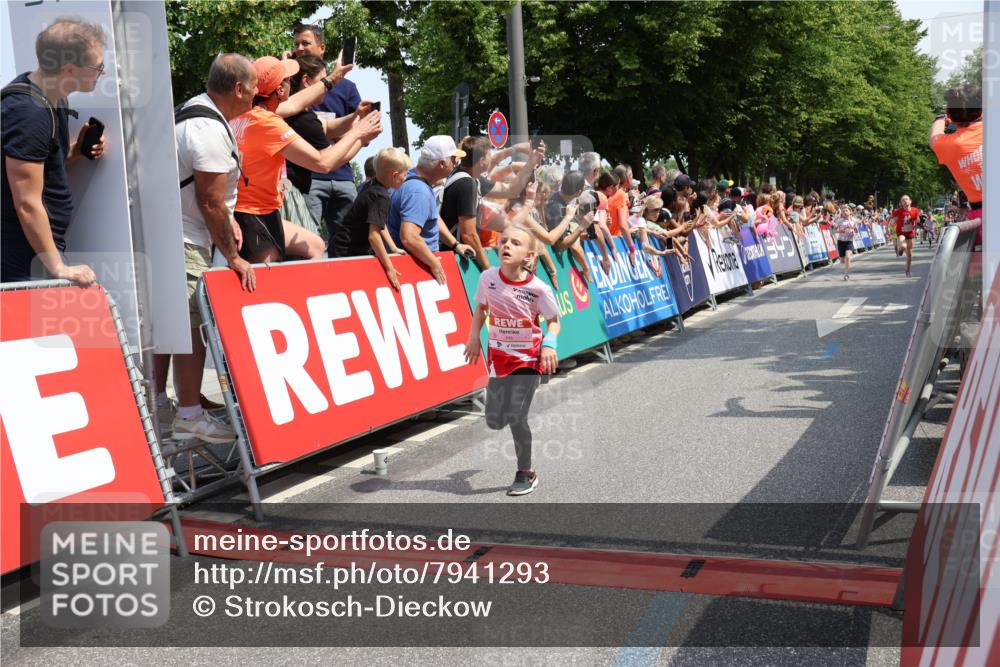 15.06.2025 - REWE Women's Run Strokosch-Dieckow http://msf.ph/oto/7941293 15.06.2025 11:34:00 Ziel 158, 187, 204, 244, 249, 292 meine-sportfotos.de
