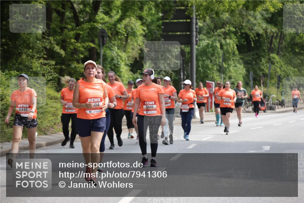 15.06.2025 - REWE Women's Run Jannik Wohlers http://msf.ph/oto/7941306 15.06.2025 10:15:22 Laufen 5445, 5645, 504, 291, 5446, 5343 meine-sportfotos.de
