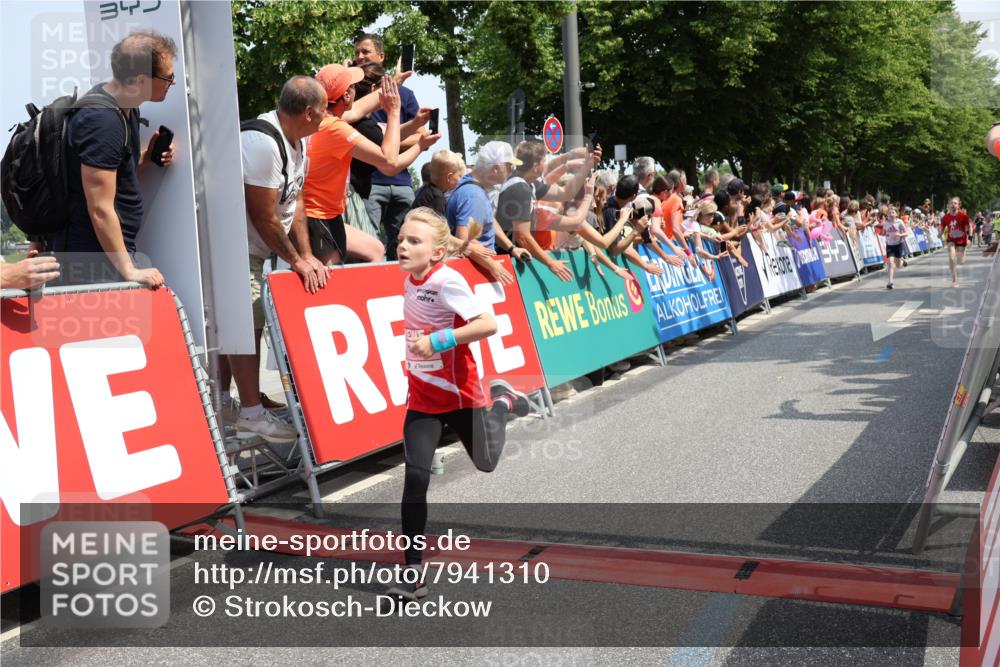 15.06.2025 - REWE Women's Run Strokosch-Dieckow http://msf.ph/oto/7941310 15.06.2025 11:34:01 Ziel 158, 187, 204, 244, 249, 292 meine-sportfotos.de