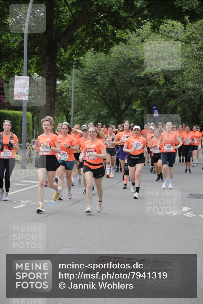 15.06.2025 - REWE Women's Run Jannik Wohlers http://msf.ph/oto/7941319 15.06.2025 08:28:17 Laufen 10618, 15, 2025, 1059, 10284, 10, 10272, 10147, 10768, 1056 meine-sportfotos.de