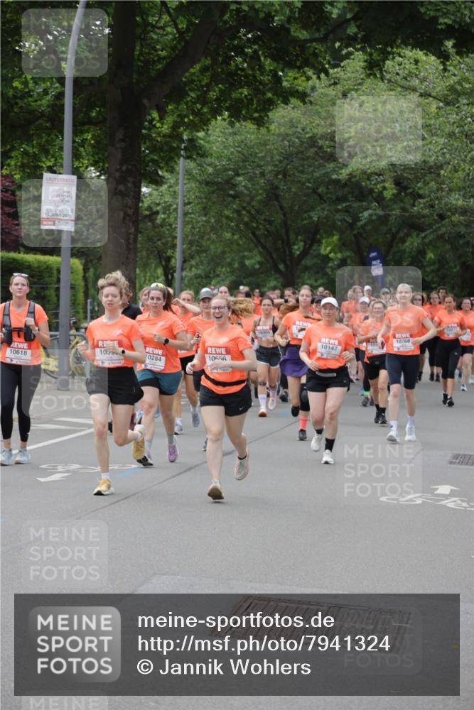 15.06.2025 - REWE Women's Run Jannik Wohlers http://msf.ph/oto/7941324 15.06.2025 08:28:17 Laufen 15, 2025, 1014, 10618, 1055, 0284, 10656 meine-sportfotos.de