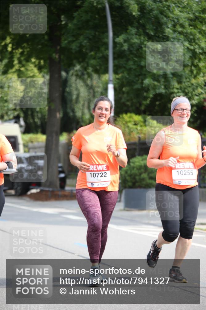 15.06.2025 - REWE Women's Run Jannik Wohlers http://msf.ph/oto/7941327 15.06.2025 09:58:57 Laufen 10722, 10255 meine-sportfotos.de