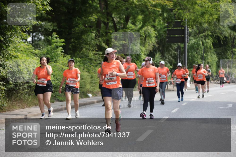15.06.2025 - REWE Women's Run Jannik Wohlers http://msf.ph/oto/7941337 15.06.2025 10:15:23 Laufen 5504, 5445, 5407, 5235, 5291, 5446, 5949 meine-sportfotos.de
