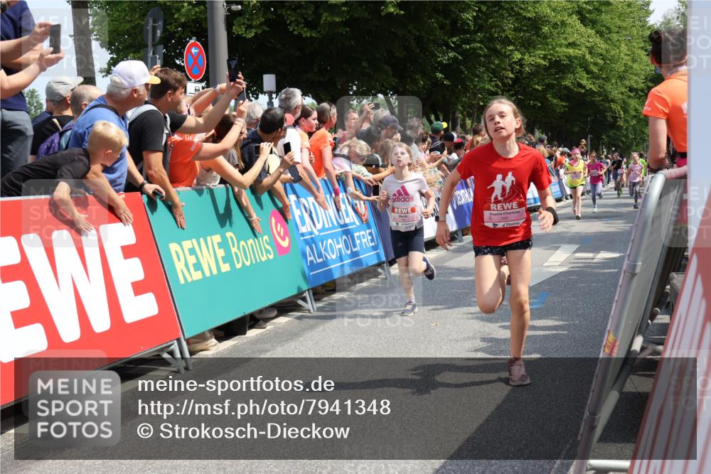 15.06.2025 - REWE Women's Run Strokosch-Dieckow http://msf.ph/oto/7941348 15.06.2025 11:34:03 Ziel 130, 132, 151, 158, 187, 204, 244, 249, 292 meine-sportfotos.de